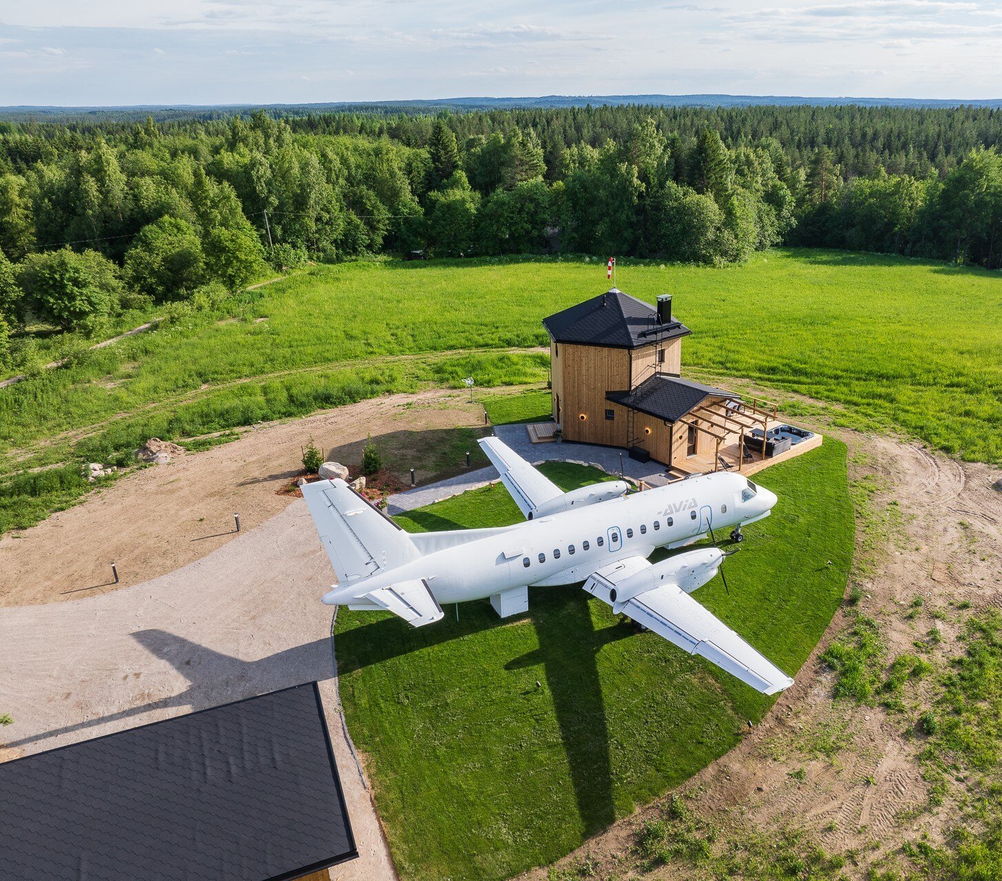 ilmatar-airplane-lodge-ulkoa-3